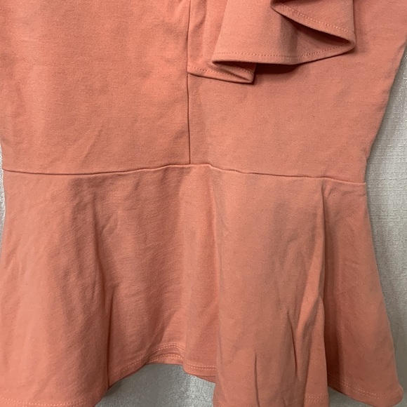 Windsor Peplum Blouse Ruffle Shoulder Color Peach Size Medium - Picture 7 of 7